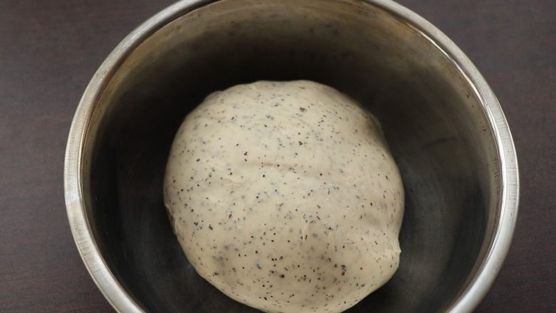 伯爵红茶奶酥排包,整理面团,密封放在约28度环境下发酵