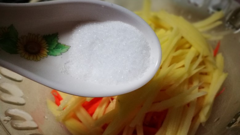 圆土豆~炸假虾,加适量盐