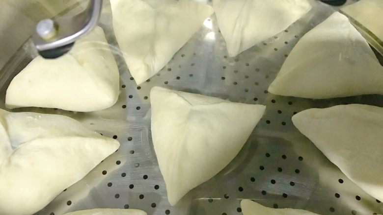 红糖伍仁馅糖三角,冷水,中大火,上汽后15分钟左右。