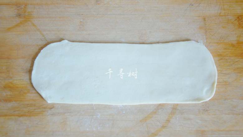 家常大盘鸡详细做法(微辣),吃大盘鸡必然不能少了皮带面啊。这次的面是买的现成的面片,没有动手和面。