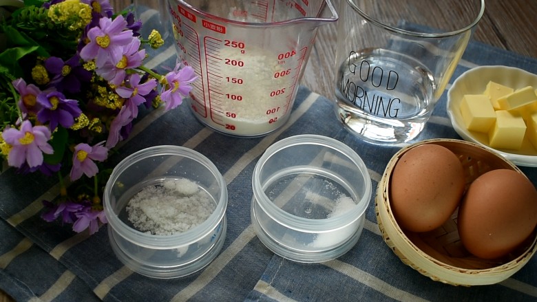 玩偶泡芙,准备好所需要的食材