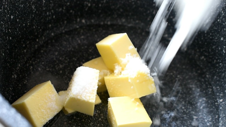 玩偶泡芙,还有糖也撒进去