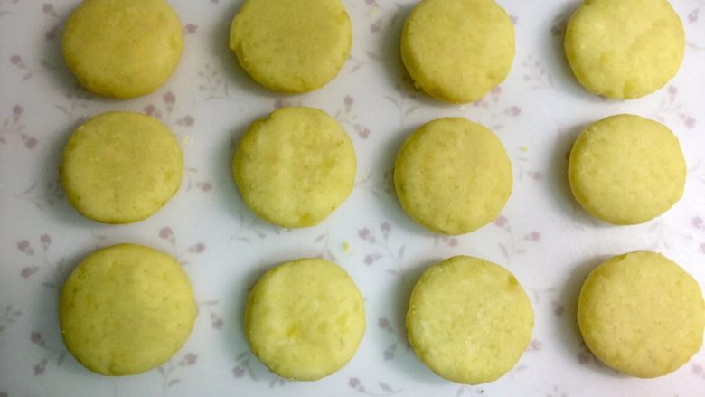 圆土豆+芝士土豆饼,把12个土豆饼全部包好。
