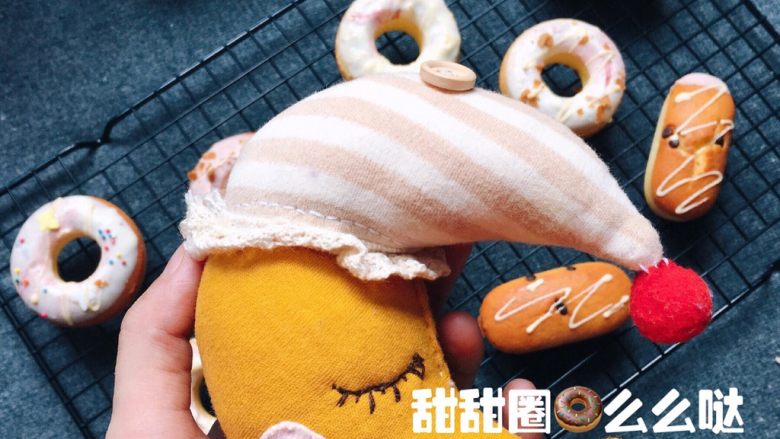 甜甜圈🍩蛋糕!蛋糕!
不是油炸的面包!,给宝宝做的布偶亮个相吧
有任何问题都可以私信我wx:seven_halo