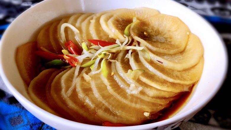 清蒸萝卜,可以泡上几分钟,更入味