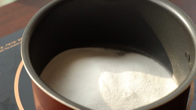 伯爵红茶焦糖奶油酱,另起锅,倒入砂糖