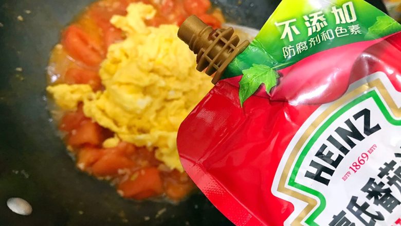 百变鸡蛋+不一样的国民菜(蒜蓉西红柿炒鸡蛋),加少许<a style='color:red;display:inline-block;' href='/shicai/ 699'>番茄酱</a>