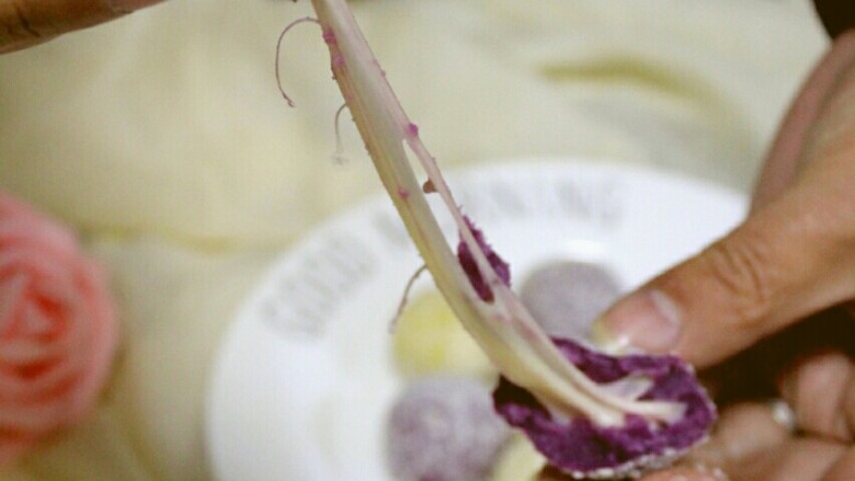 双色芝士球,如果不能拉丝,一是芝士问题,二是还没烤好,需要再烤一下