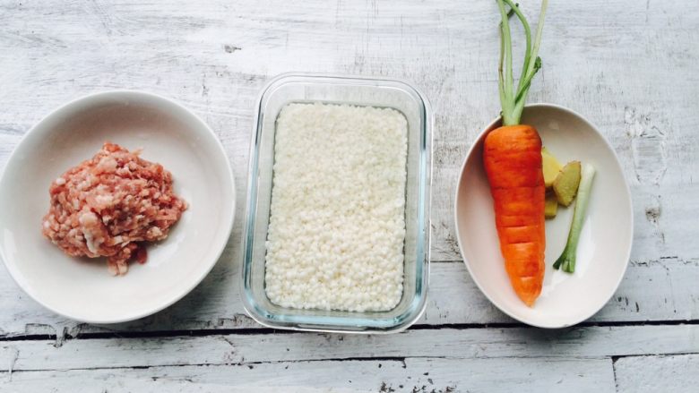 只是叫法不同—珍珠丸子,准备好食材，<a style='color:red;display:inline-block;' href='/shicai/ 498'>糯米</a>提前一个晚上泡水。