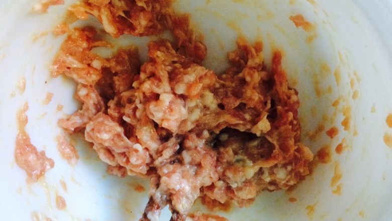 只是叫法不同—珍珠丸子,肉末一定要充分搅上劲。