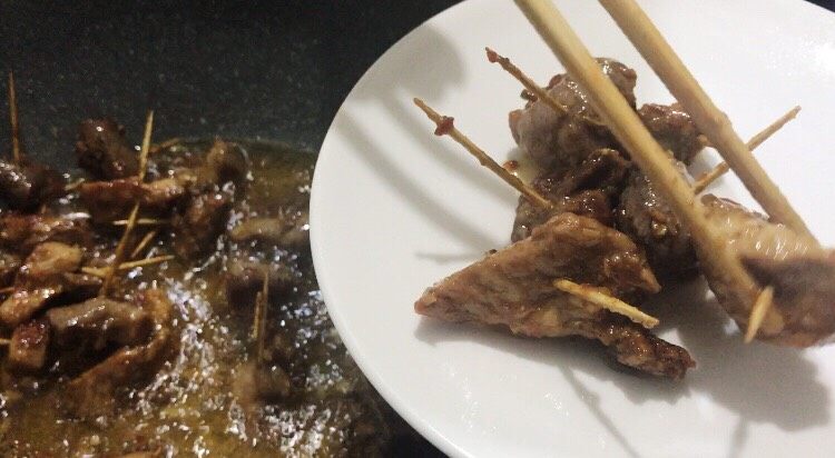 牙签肉,捞出。