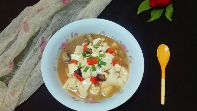 想瘦~吃香菇胡萝卜烧内酯豆腐,香菇香味十足,豆腐润滑,吃了不胖,真的是香菇蓝瘦😋