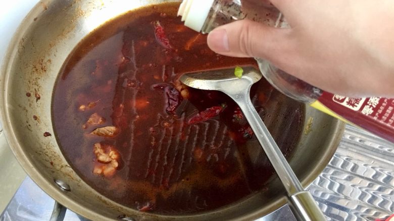 山药胡萝卜牛肉煲,我还加入了一点喝剩的红酒和一勺<a style='color:red;display:inline-block;' href='/shicai/ 72283'>鲍鱼酱</a>,没有的话也可以省略