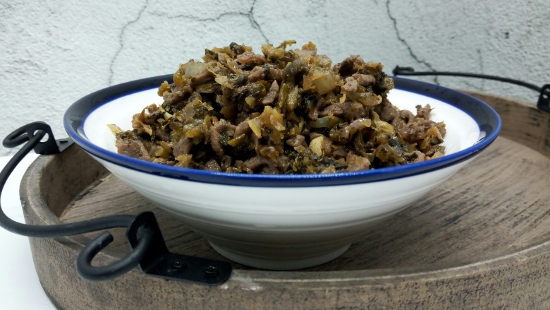 天冷 那就来碗热汤面
,炒好的芽菜,也可以当做下饭菜