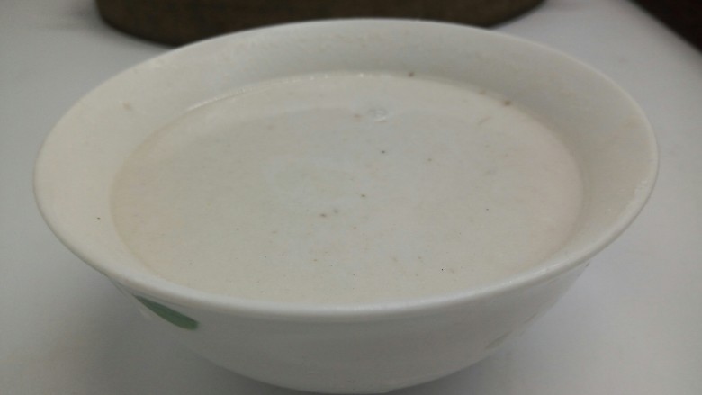 超级美味 海鲜疙瘩汤,番薯粉用清水搅拌开