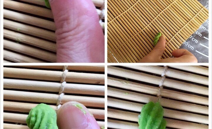 猫耳朵,第二种做法如图:从手上揪拇指大小一块面在手心稍微团圆放在寿司帘子上推压成螺纹型的猫耳朵。