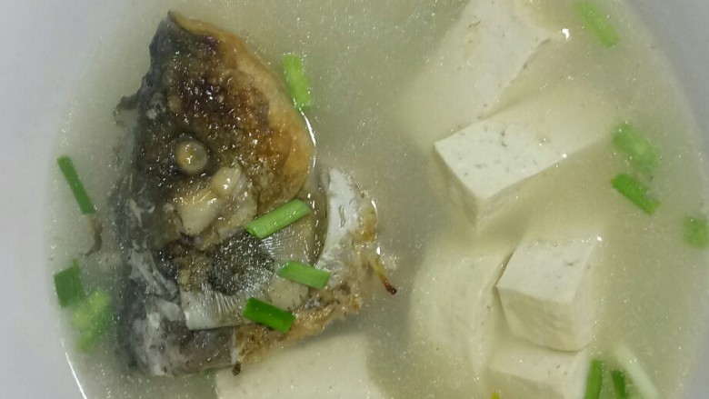 鱼头炖豆腐

