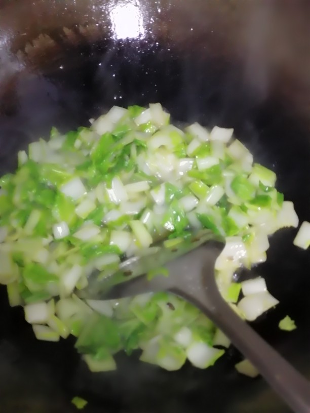 清炒毛白菜,加入耗油,料酒