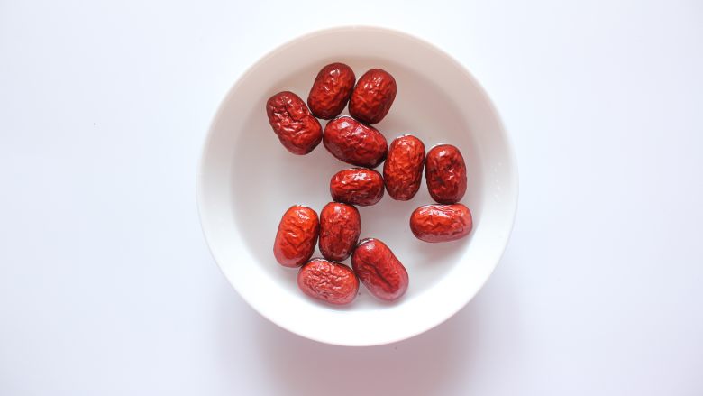 南瓜红枣发糕(适合14个月以上的宝宝),<a style='color:red;display:inline-block;' href='/shicai/ 2470'>红枣</a>提前泡一个小时