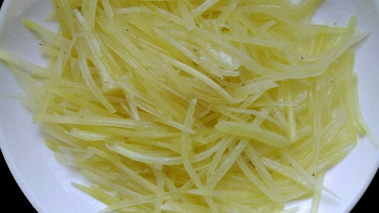 鱼香土豆丝,盛出待用
