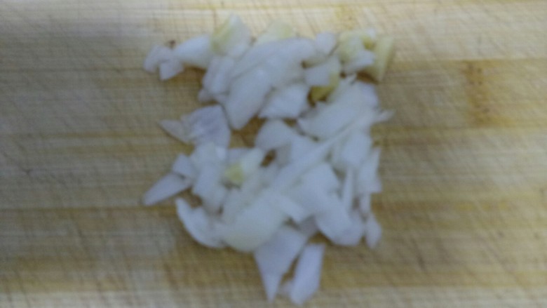 腐乳莲藕,<a style='color:red;display:inline-block;' href='/shicai/ 3250'>葱</a>切末。