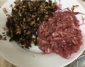 超级无敌鲜的三鲜水饺,把<a style='color:red;display:inline-block;' href='/shicai/ 414'>猪肉</a>剁成末,就用力剁吧💦