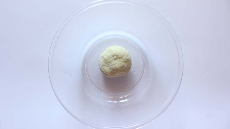 牛油果面鱼(适合18个月龄以上的宝宝),和成如图不软不硬的面团