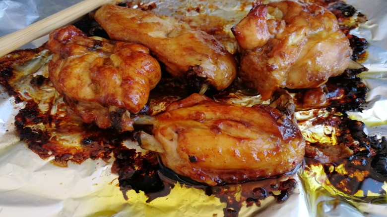 饿了_就来吃_焖烤鸡翅膀,把剩下的翅根,翅中在抹上料汁