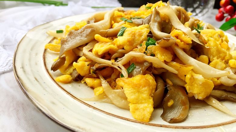 百变鸡蛋+平菇炒鸡蛋,味道鲜美!