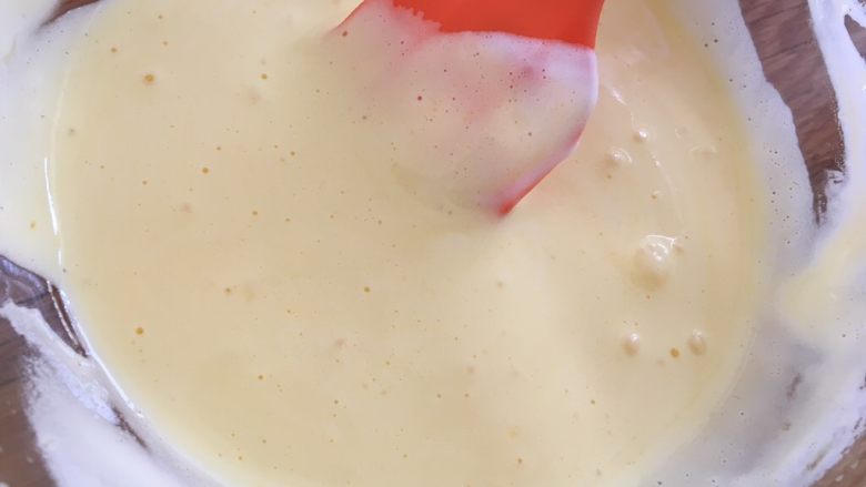 圣诞威化饼干蛋糕(好吃有颜值),翻拌均匀;