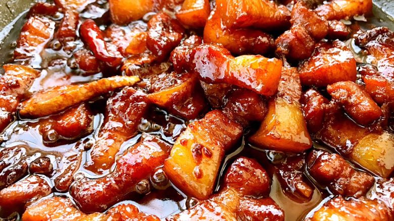 家常红烧肉,最后十分钟开火收汁,汁浓后,停火出锅