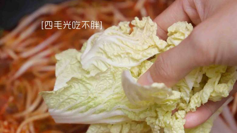 水煮牛肉,加入白菜;