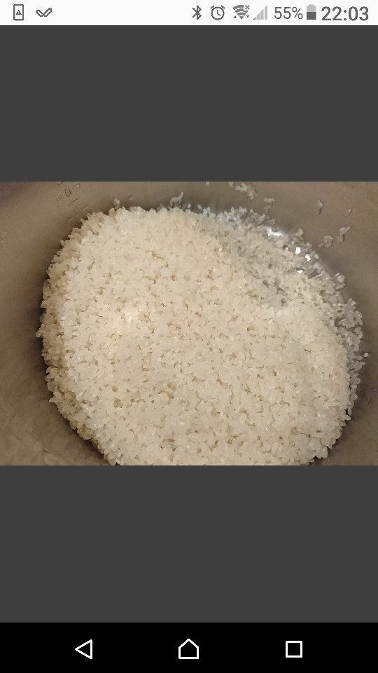 台式雞肉飯,先淘米,水滤干后讓她呼吸一下,5分鐘。