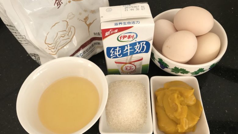 八寸南瓜戚风,材料大合照