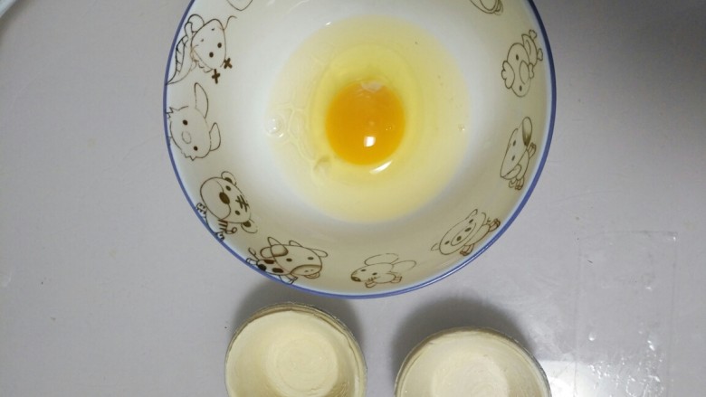 面包机版蛋挞,准备现成的蛋挞皮，<a style='color:red;display:inline-block;' href='/shicai/ 9'>鸡蛋</a>