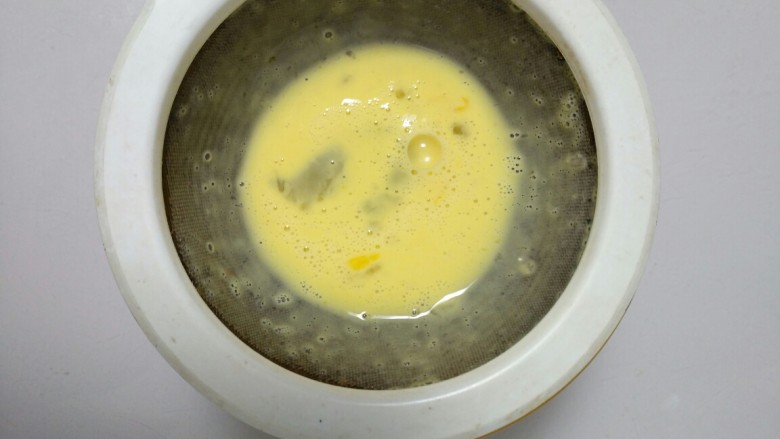 面包机版蛋挞,过筛把气泡过了