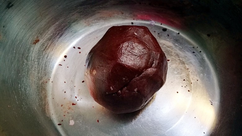 圣诞系列~姜饼人黄油饼干,合成可可面团 包好放入冰箱冷藏1小时