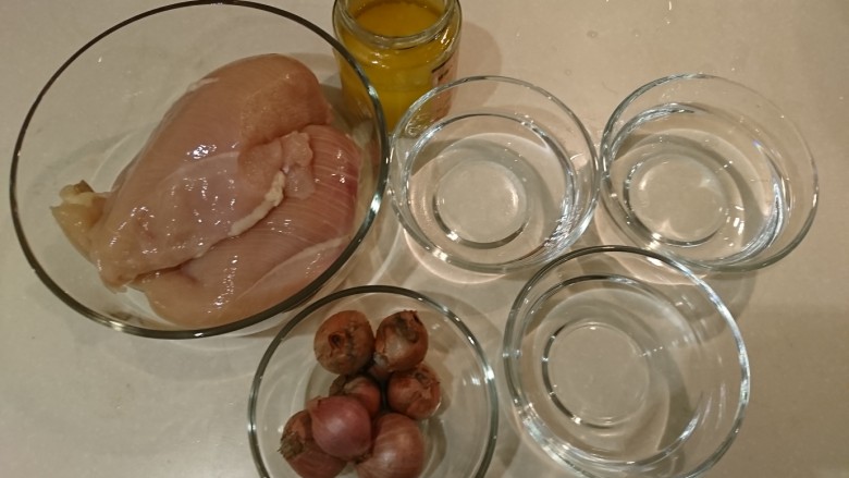台式雞肉飯,總材料:去骨雞胸肉、紅蔥頭、雞油、<a style='color:red;display:inline-block;' href='/shicai/ 156925'>水</a>