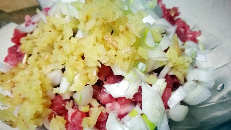 创意蒸菜~过桥豆腐,肉馅中放葱姜末