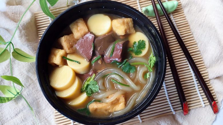 鸭血豆腐土豆粉煲