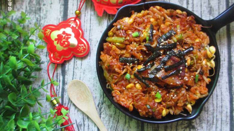 韩式五花肉炒饭,它不仅味道鲜美,营养丰富,做法也很简单~