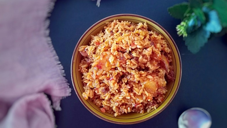 香辣土豆焖饭,美美哒摆拍一下!