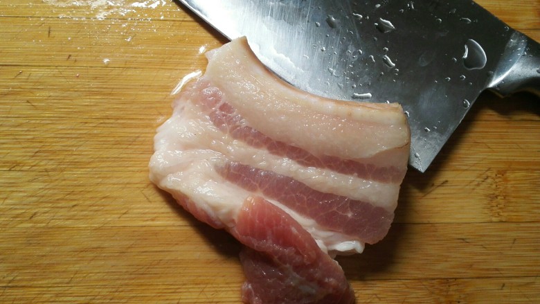 红烧白萝卜,<a style='color:red;display:inline-block;' href='/shicai/ 428'>五花肉</a>我喜欢带皮的(不喜欢皮可以去掉)。