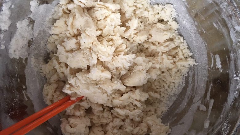 抹茶味雪花酥(内含饼干做法),用筷子搅拌成絮状