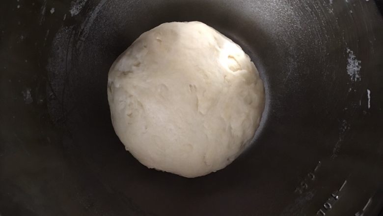 抹茶味雪花酥(内含饼干做法),揉成一个面团,不需要揉的很光滑,揉匀即可