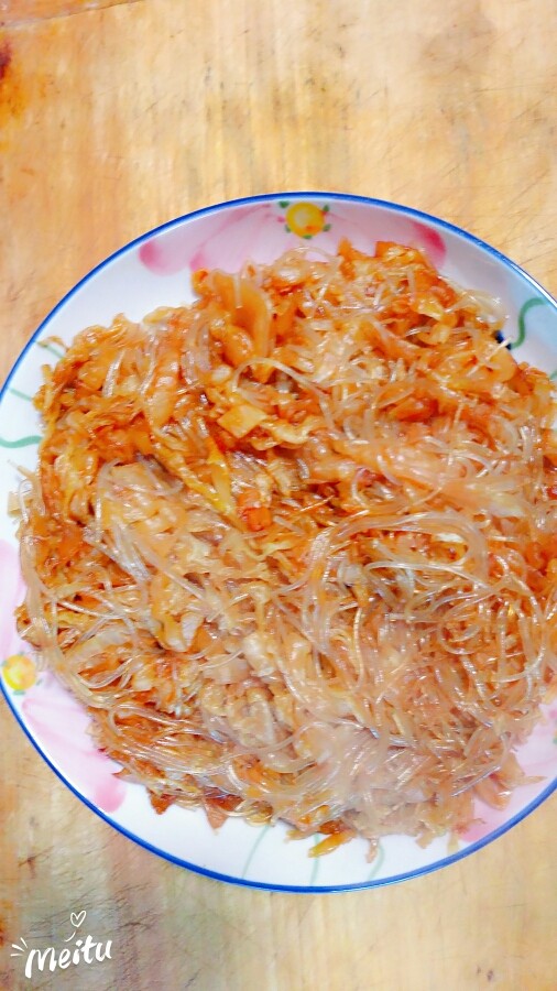 下饭菜酸菜粉丝,出锅颜色不错,关键开胃好吃