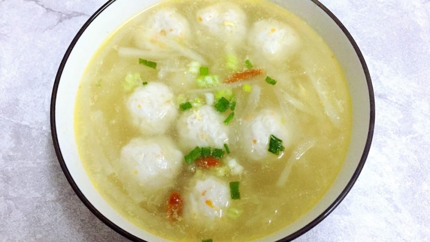 萝卜煮肉丸子汤