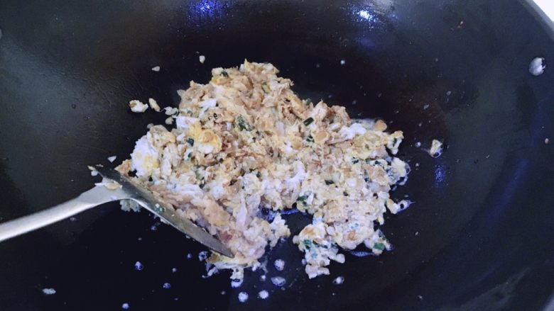 百变鸡蛋＋菜脯炒鸡蛋,最后倒入打散的鸡蛋一起翻炒