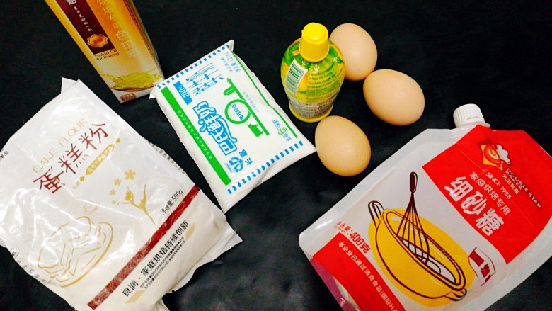 百变鸡蛋+蒸蛋糕,准备好食材,并称量好