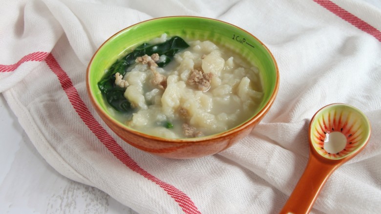 快手辅食-面疙瘩汤,面疙瘩是用开水搅拌的,不用煮太久,